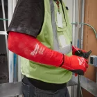 Milwaukee vágásbiztos alkarvédő C védelmi szint 40cm