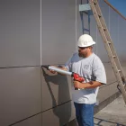 Milwaukee M12 PCG/400A-201B akkus tömítoanyag- és ragasztópisztoly 12V 1x2,0Ah, 400ml