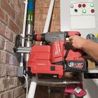 Milwaukee akkus SDS-Plus fúró-vésőkalapács porelszívóval M18 CHPXDE-502C 18V 2x5,0Ah