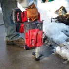 Milwaukee M12 UDEL-201B akkus L osztályú univerzális porelszívó 12V 1x2,0Ah