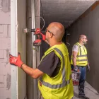 Milwaukee M18 BLPDRC-202C akkus ütvefúró-csavarozó 18V 2x2,0Ah